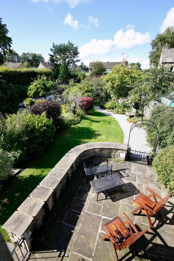 Отель Ashfield House Грассингтон Экстерьер фото The garden of the house